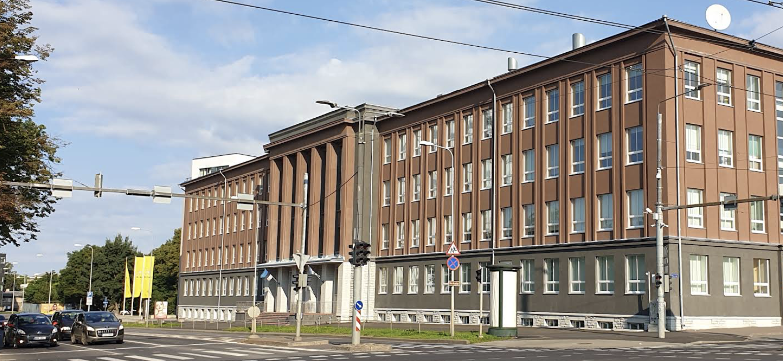 Tallinna Tõnismäe Reaalkooli hoone, kus toimuvad treeningud Pärnu mnt 50